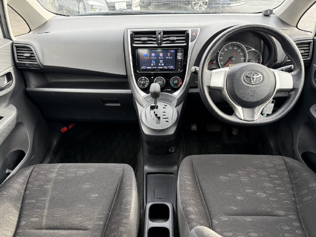 トヨタ ラクティス X