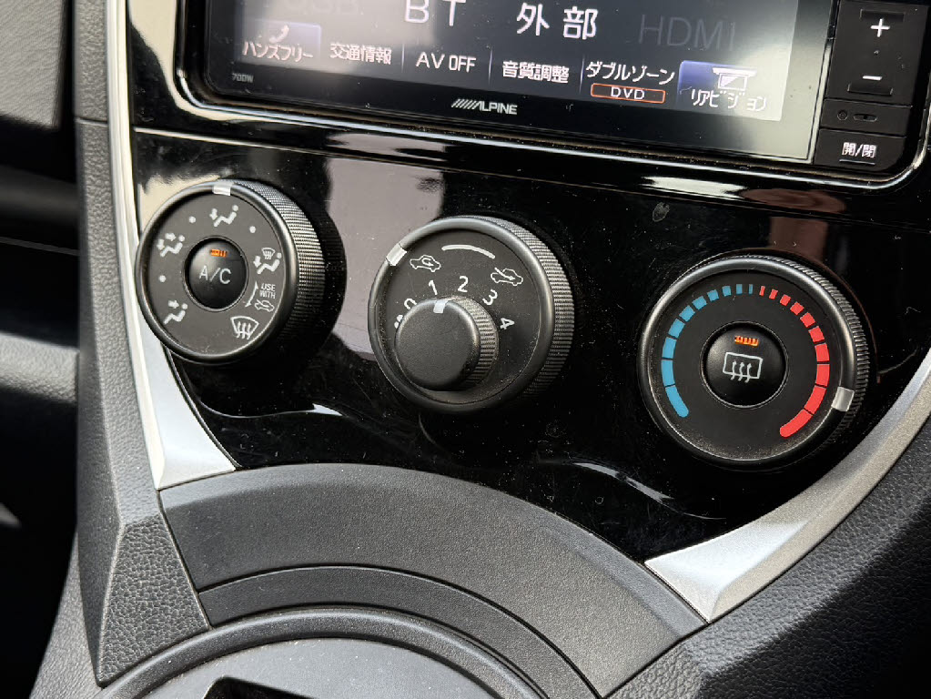 トヨタ ラクティス X