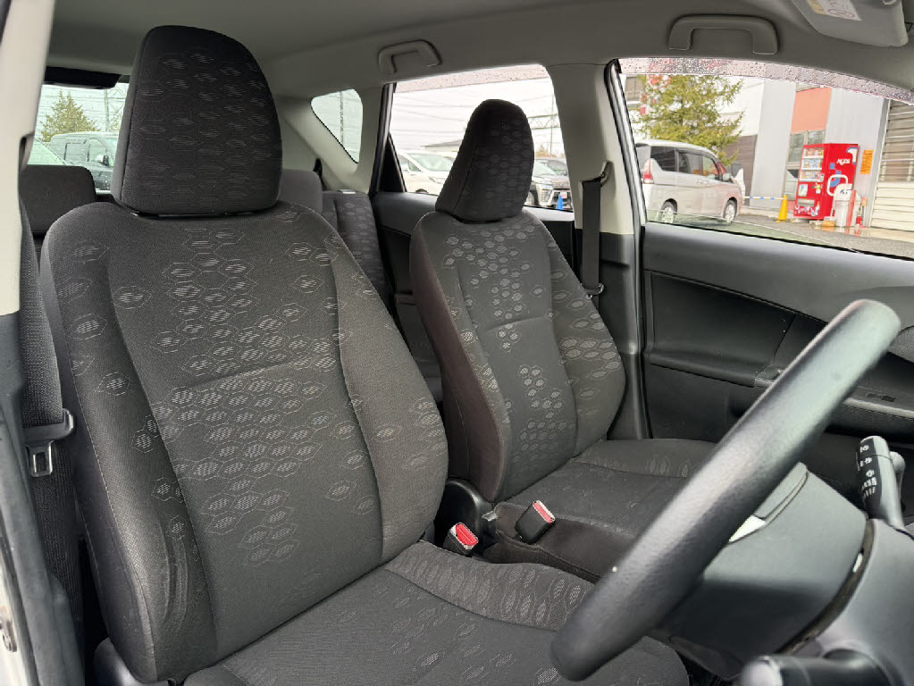 トヨタ ラクティス X