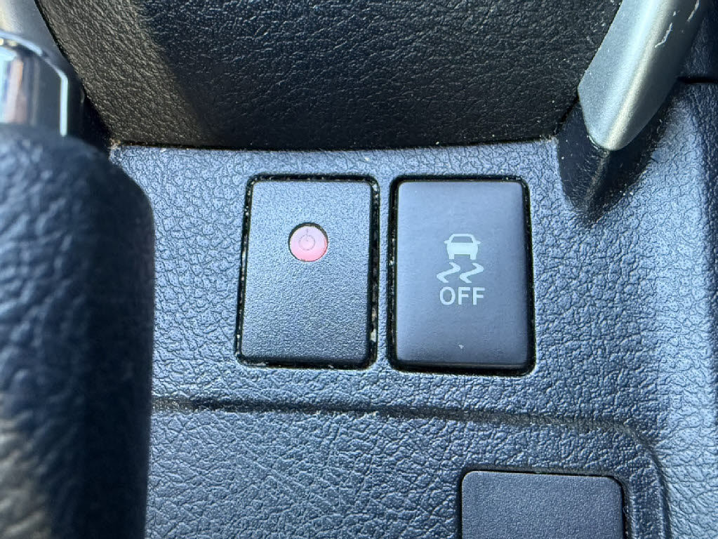 トヨタ カローラアクシオ ４ＷＤ　１．５Ｇ