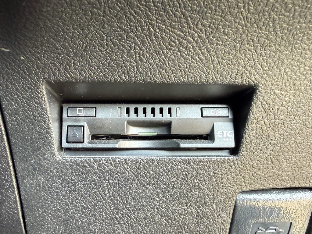 トヨタ カローラアクシオ ４ＷＤ　１．５Ｇ