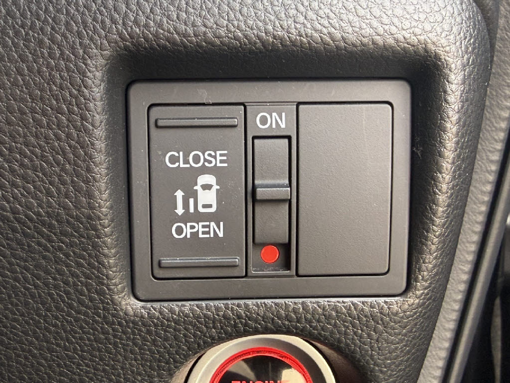 ホンダ Ｎ　ＢＯＸカスタム 4WD G-Lﾎﾝﾀﾞｾﾝｼﾝｸﾞ