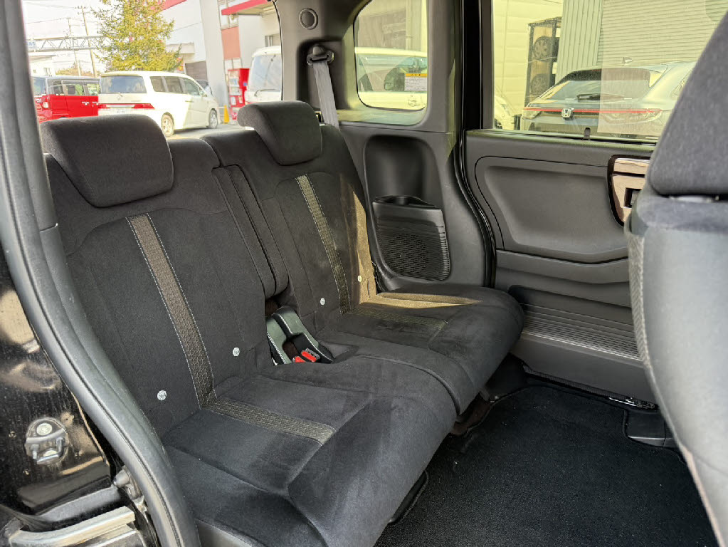 ホンダ Ｎ　ＢＯＸカスタム 4WD G-Lﾎﾝﾀﾞｾﾝｼﾝｸﾞ