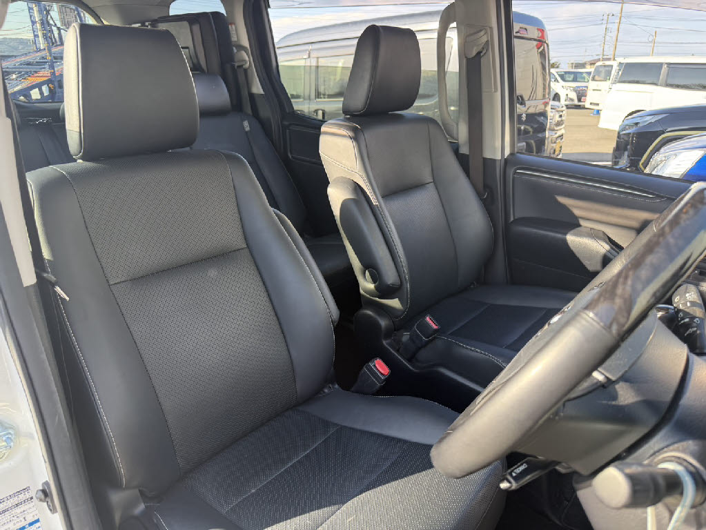 トヨタ エスクァイア Gi