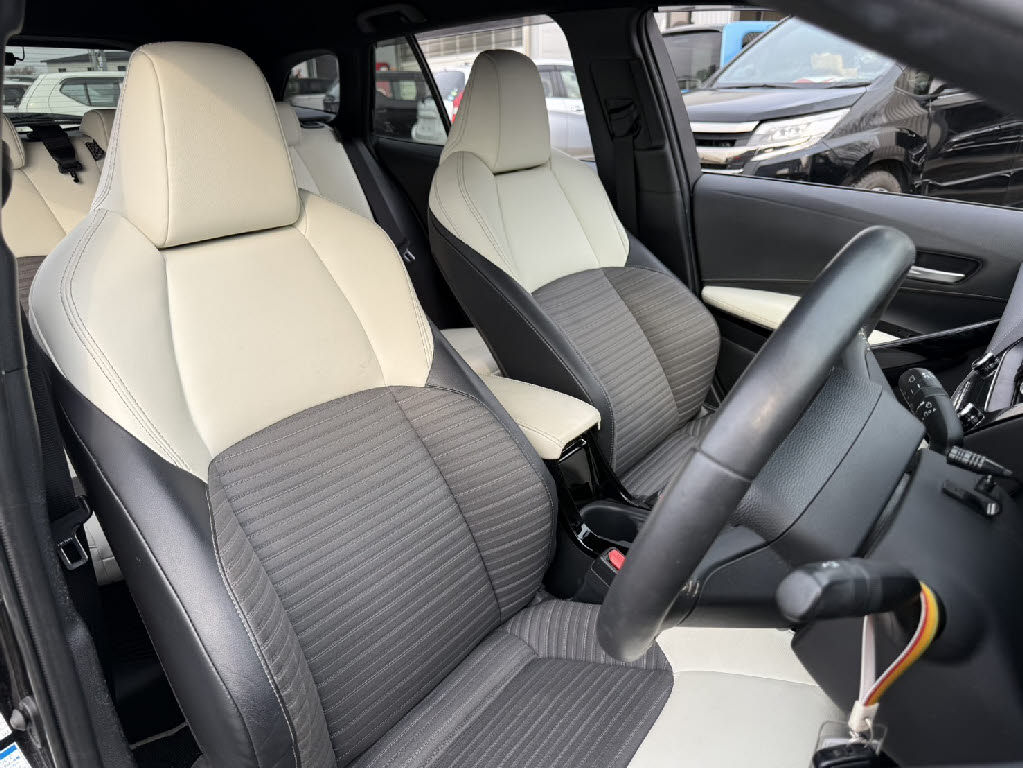 トヨタ カローラツーリング HV WxB