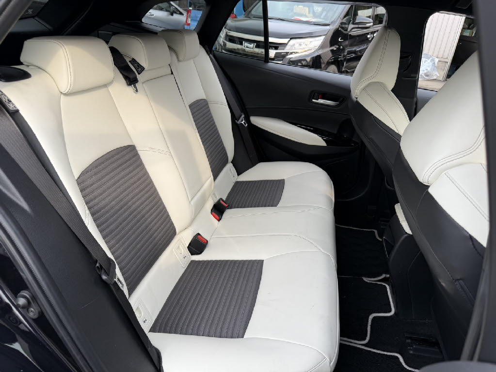 トヨタ カローラツーリング HV WxB