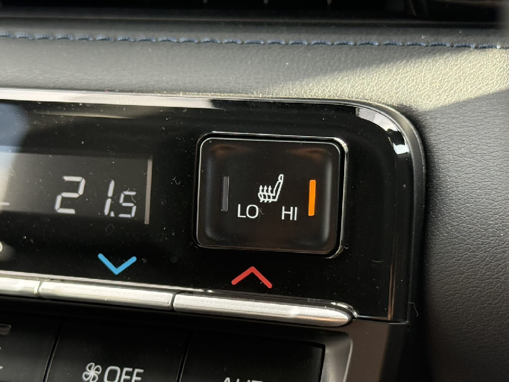 トヨタ ｳﾞｫｸｼｰﾊｲﾌﾞﾘｯﾄﾞ 4WD S-Z