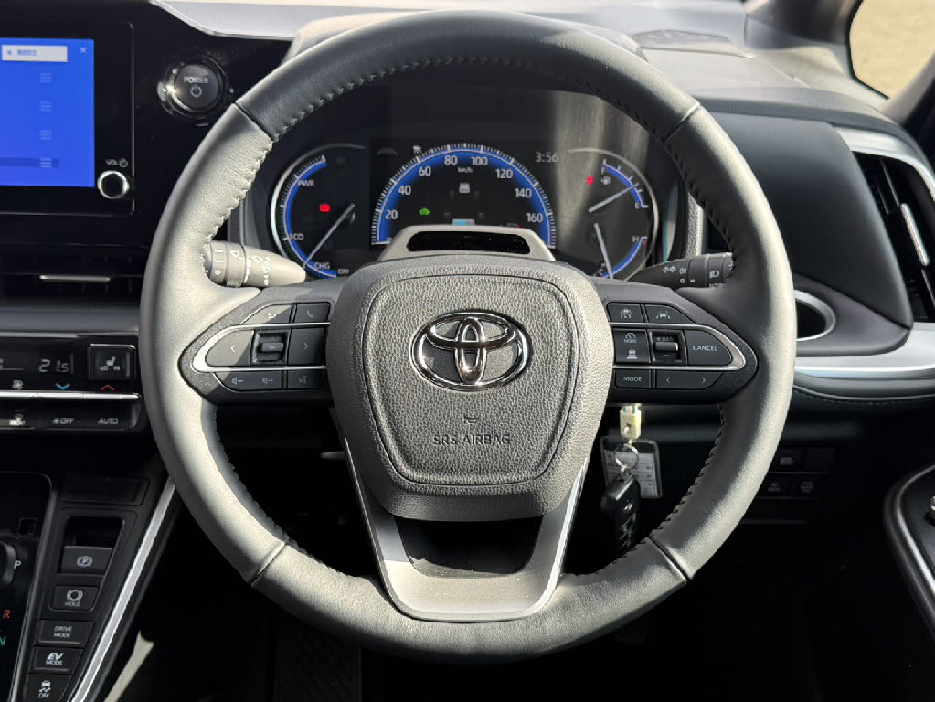 トヨタ ｳﾞｫｸｼｰﾊｲﾌﾞﾘｯﾄﾞ 4WD S-Z