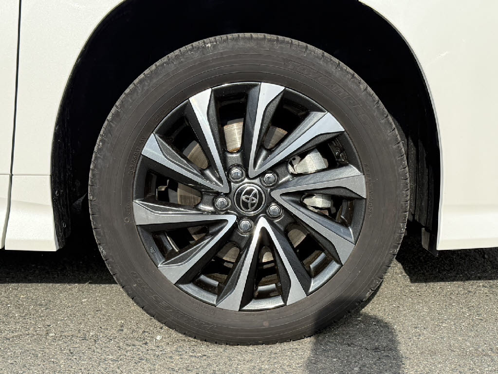 トヨタ ｳﾞｫｸｼｰﾊｲﾌﾞﾘｯﾄﾞ 4WD S-Z