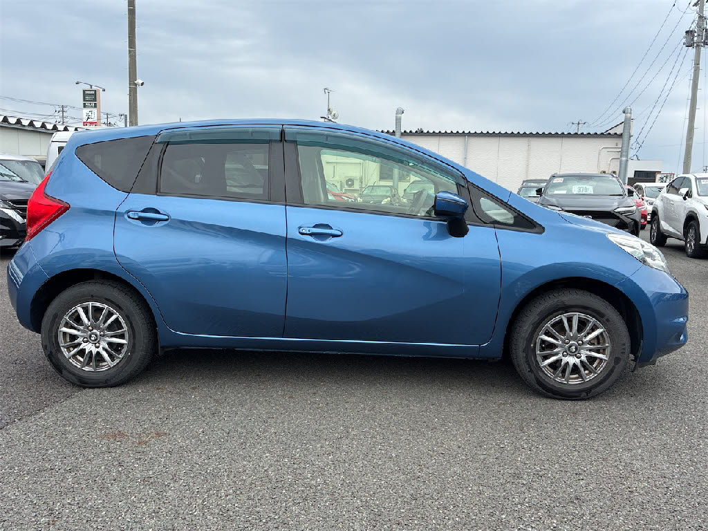 ニッサン ノート X FOUR Vｾﾚｸｼｮﾝ＋Safety