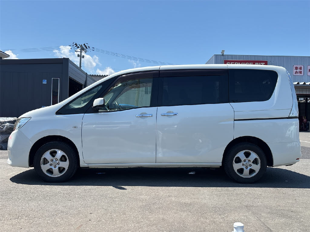 ニッサン セレナ 4WD 20X
