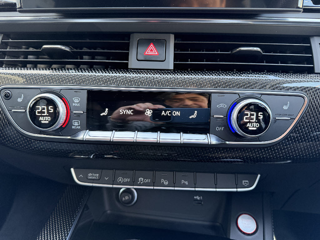 アウディ ｱｳﾃﾞｨ S4 ｱﾊﾞﾝﾄ 標準