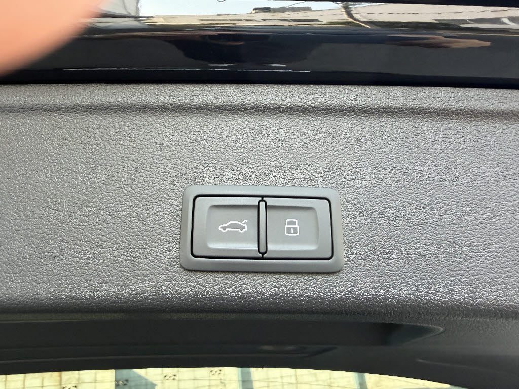 アウディ ｱｳﾃﾞｨ S4 ｱﾊﾞﾝﾄ 標準