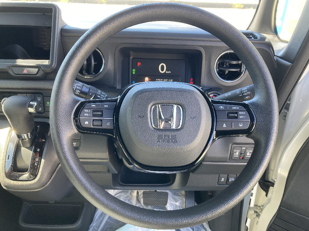 ホンダ Ｎ　ＢＯＸカスタム 2WD 【届出済未使用車】