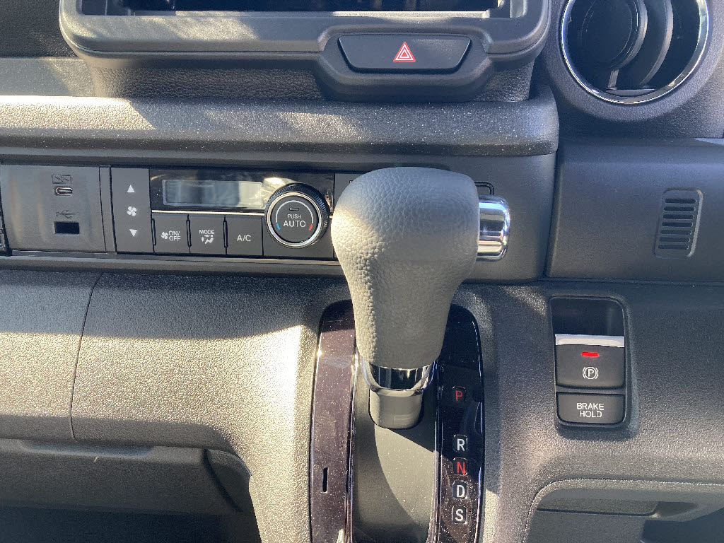 ホンダ Ｎ　ＢＯＸカスタム 2WD 【届出済未使用車】