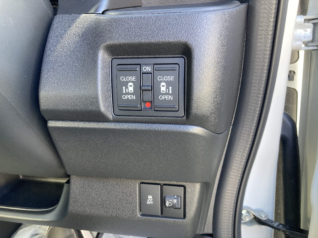 ホンダ Ｎ　ＢＯＸカスタム 2WD 【届出済未使用車】