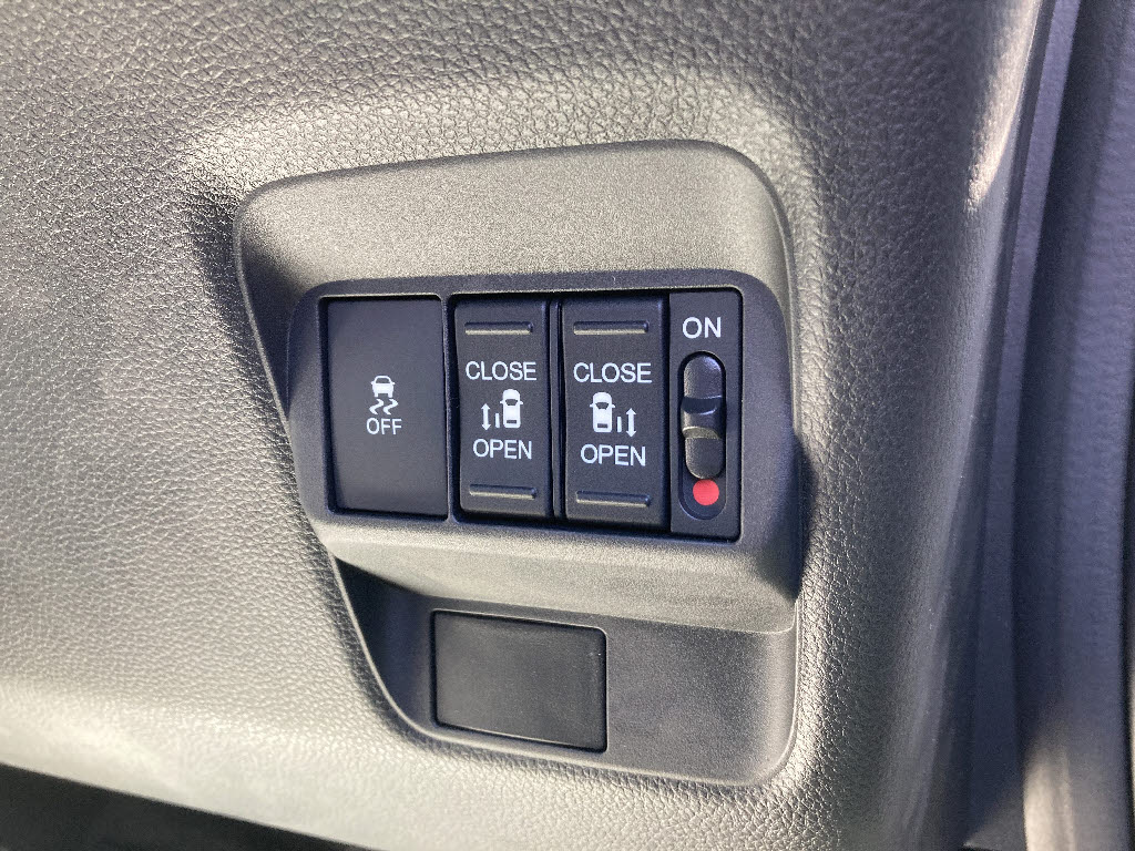 ホンダ フリード AIR EX 6人乗 ｶﾞｿﾘﾝ【登録済未使用車】