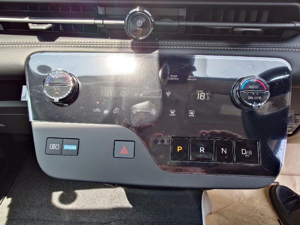 ニッサン セレナＨＶ e-POWER ﾊｲｳｪｲｽﾀｰV 【登録済未使用車】