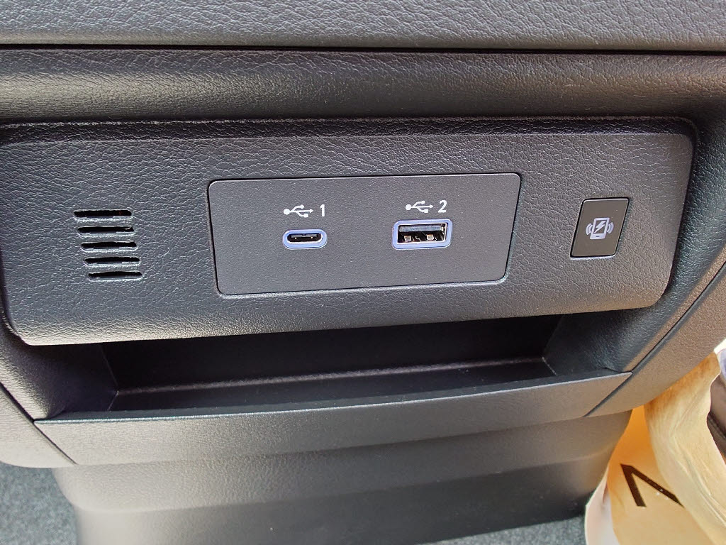 ニッサン セレナＨＶ e-POWER ﾊｲｳｪｲｽﾀｰV 【登録済未使用車】