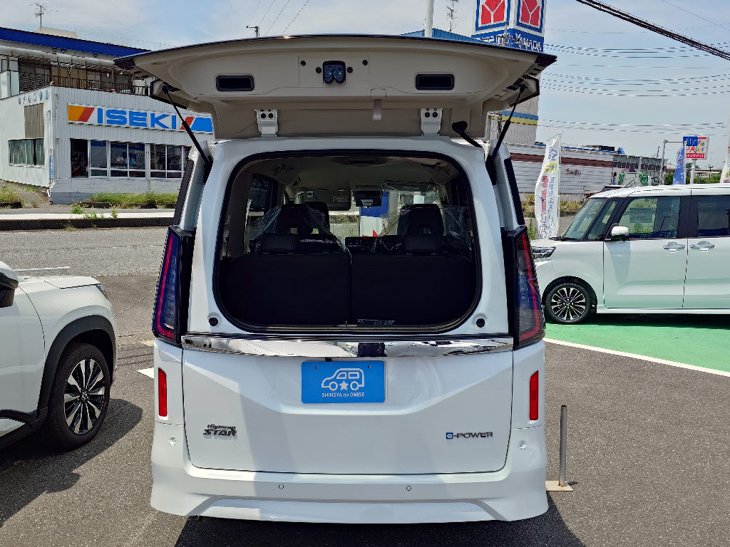 ニッサン セレナＨＶ e-POWER ﾊｲｳｪｲｽﾀｰV 【登録済未使用車】