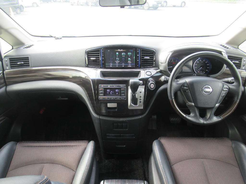 ニッサン エルグランド 250ﾊｲｳｪｲｽﾀｰｱｰﾊﾞﾝｸﾛﾑ