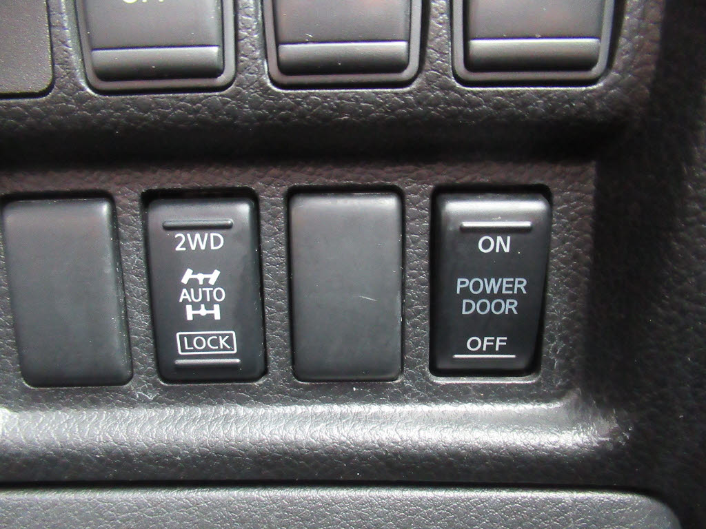 ニッサン エルグランド 250ﾊｲｳｪｲｽﾀｰｱｰﾊﾞﾝｸﾛﾑ