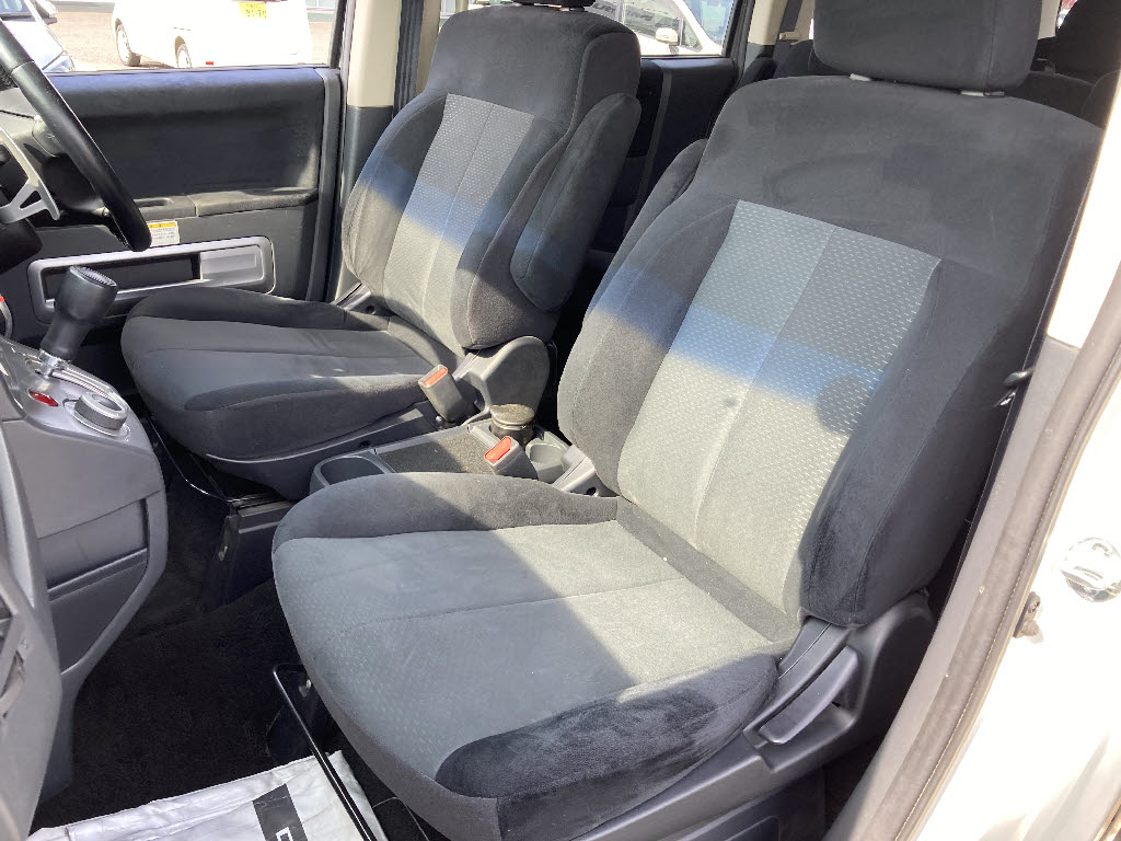 三菱 デリカＤ：５ Gﾌﾟﾚﾐｱﾑ 4WD