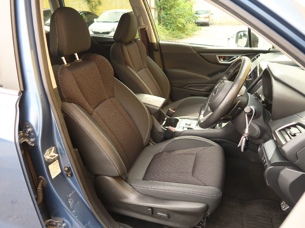 スバル フォレスター アドバンス