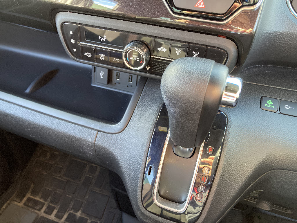 ホンダ Ｎ　ＢＯＸカスタム G-L ﾎﾝﾀﾞｾﾝｼﾝｸﾞ