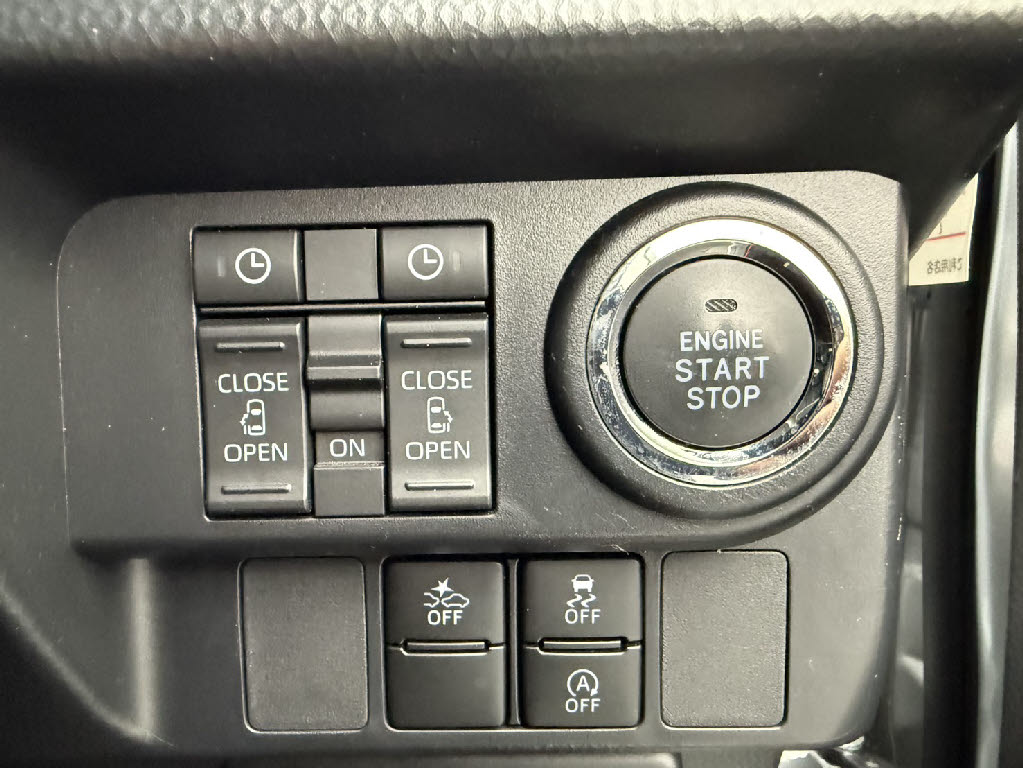 トヨタ ルーミー ｶｽﾀﾑG 4WD