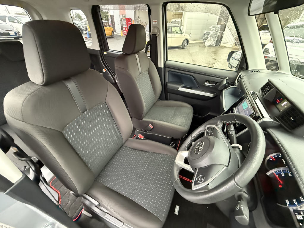 トヨタ ルーミー ｶｽﾀﾑG 4WD