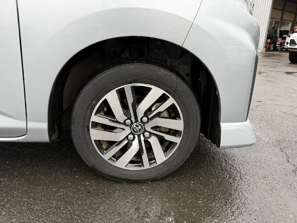 トヨタ ルーミー ｶｽﾀﾑG 4WD