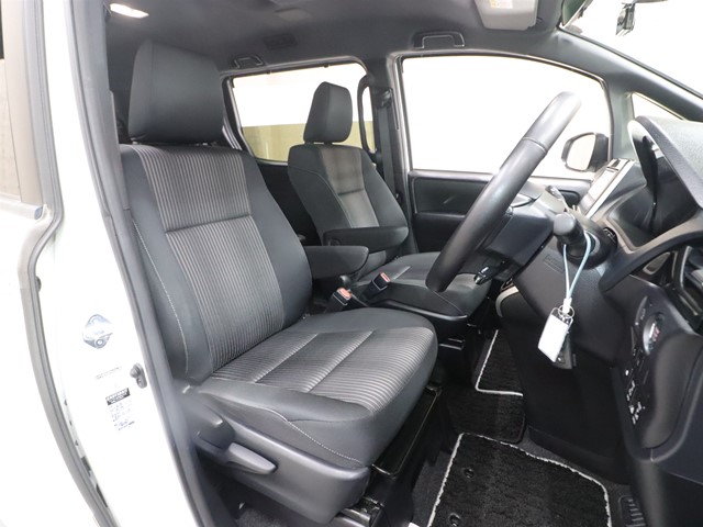 トヨタ ヴォクシー ＺＳ煌