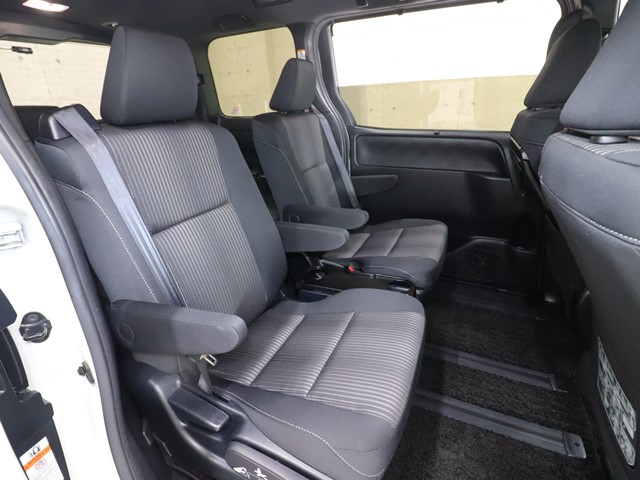 トヨタ ヴォクシー ＺＳ煌