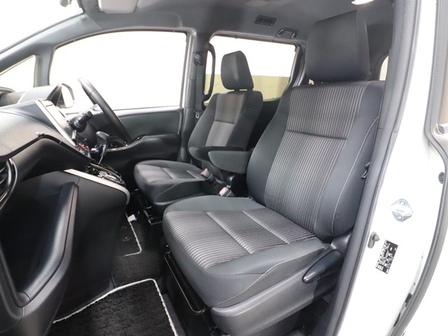 トヨタ ヴォクシー ＺＳ煌