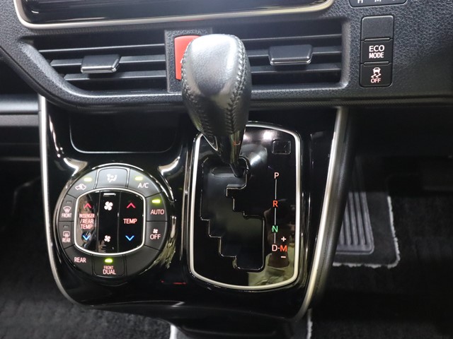 トヨタ ヴォクシー ＺＳ煌