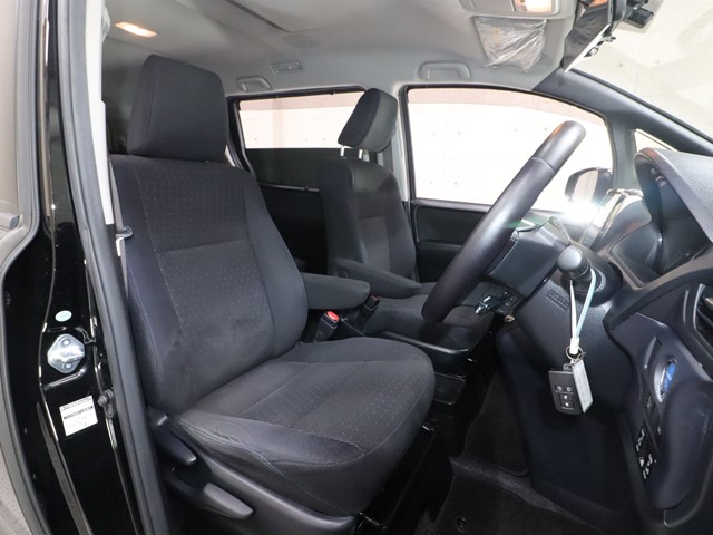 トヨタ ｳﾞｫｸｼｰﾊｲﾌﾞﾘｯﾄﾞ V