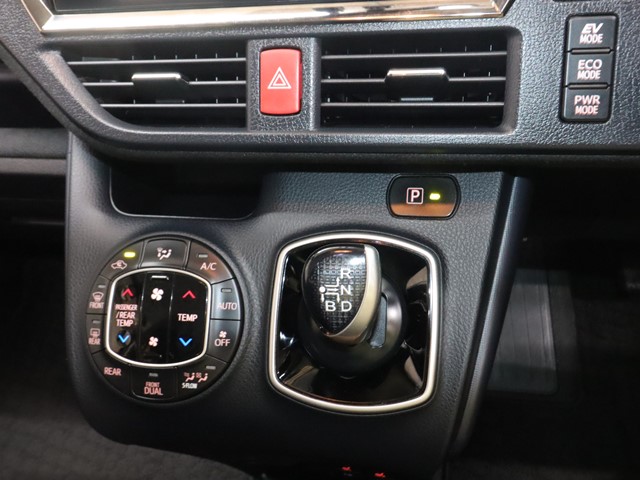 トヨタ ｳﾞｫｸｼｰﾊｲﾌﾞﾘｯﾄﾞ V