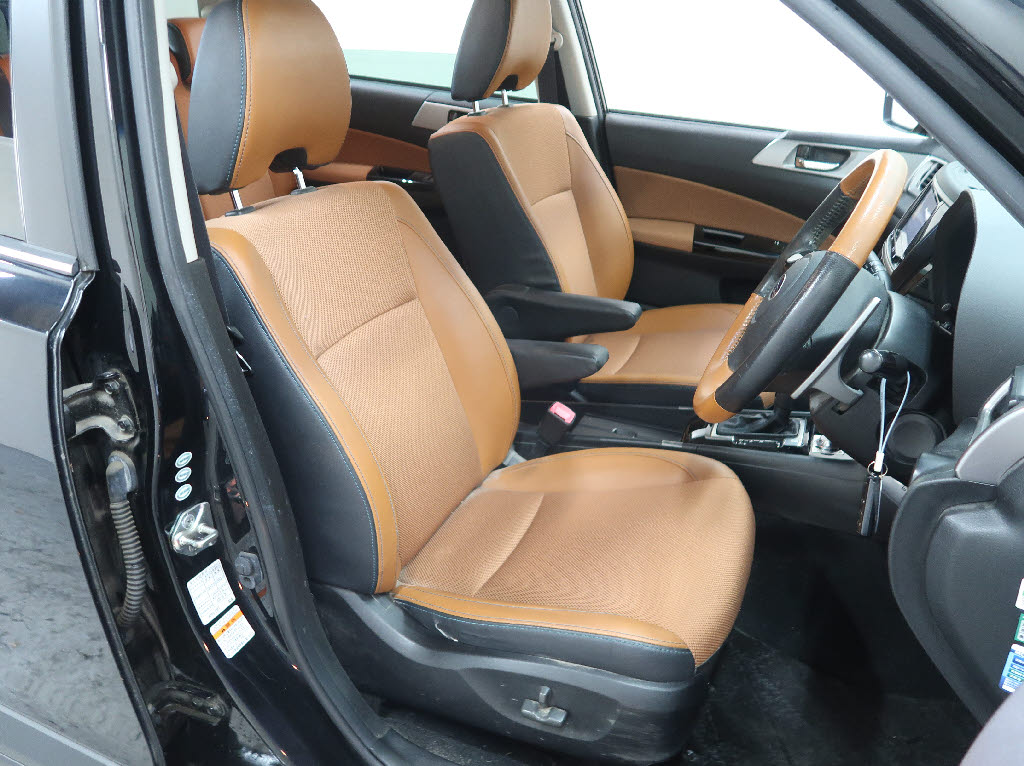 スバル ｴｸｼｰｶﾞ ｸﾛｽｵｰﾊﾞｰ7 2.5iｱｲｻｲﾄ