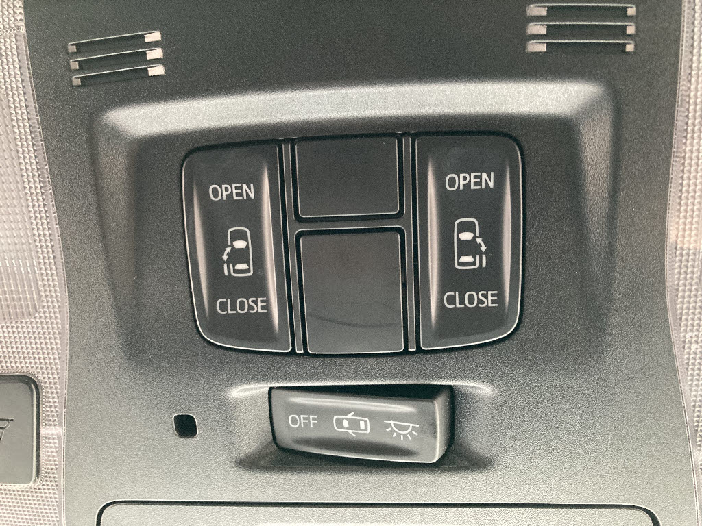 トヨタ アルファード 2.5S-Aﾊﾟｯｹｰｼﾞ 4WD