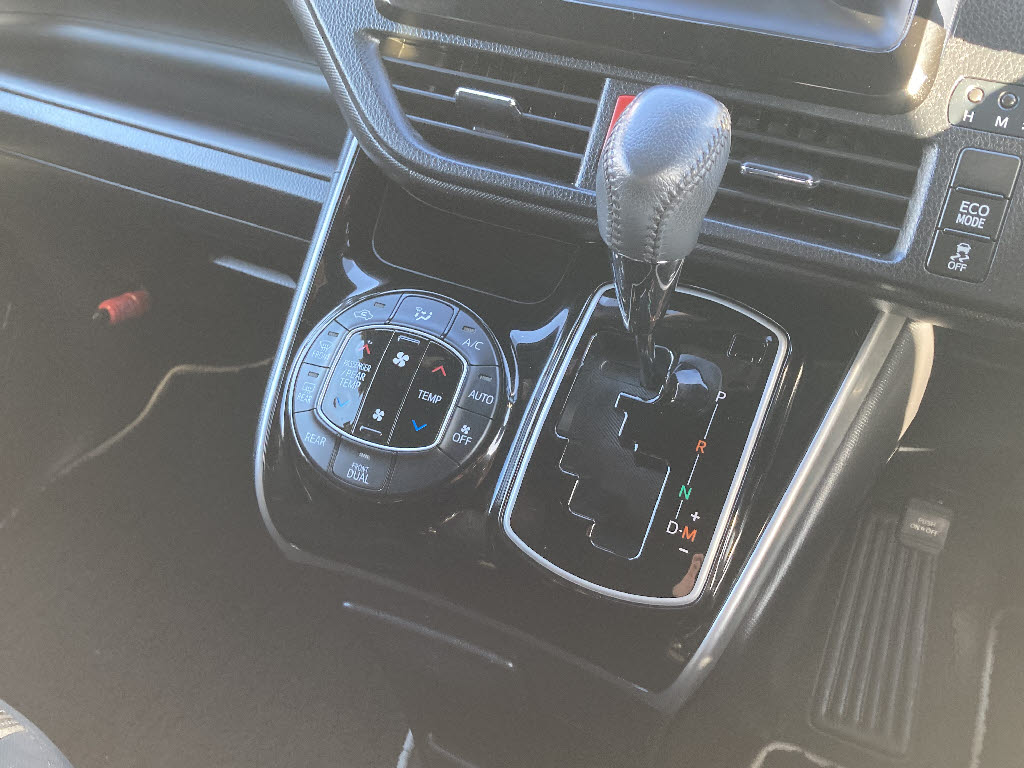 トヨタ ヴォクシー ＺＳ煌