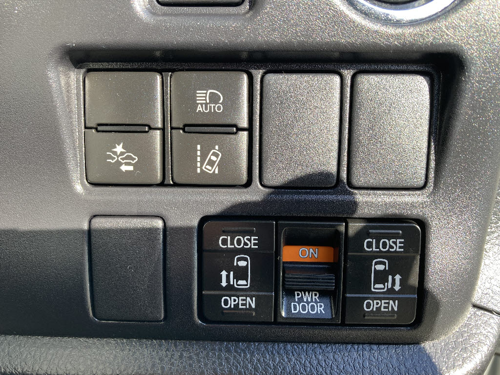 トヨタ ヴォクシー ＺＳ煌