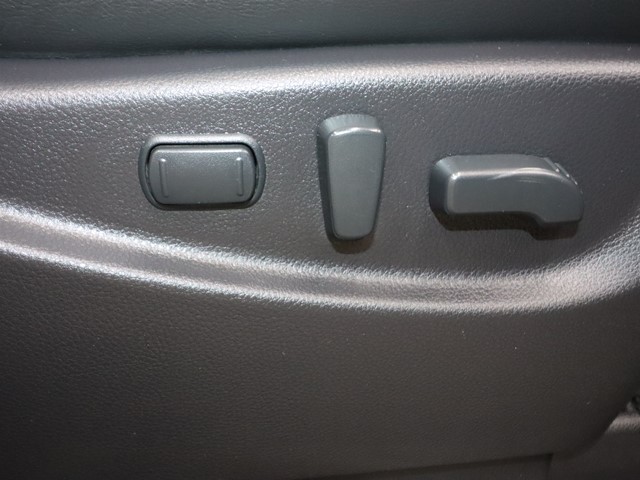 ニッサン エルグランド ライダーブラックライン