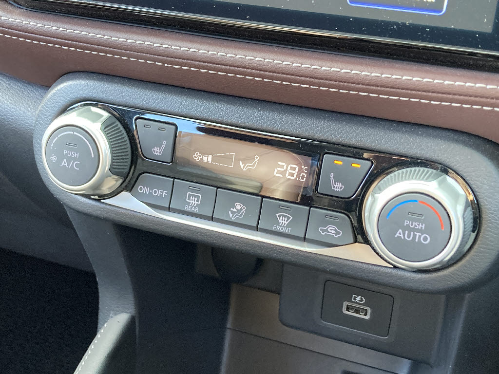 ニッサン キックス eﾊﾟﾜｰ X FOUR ｽﾀｲﾙｴﾃﾞｨｼｮﾝ