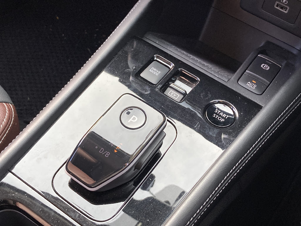 ニッサン キックス eﾊﾟﾜｰ X FOUR ｽﾀｲﾙｴﾃﾞｨｼｮﾝ