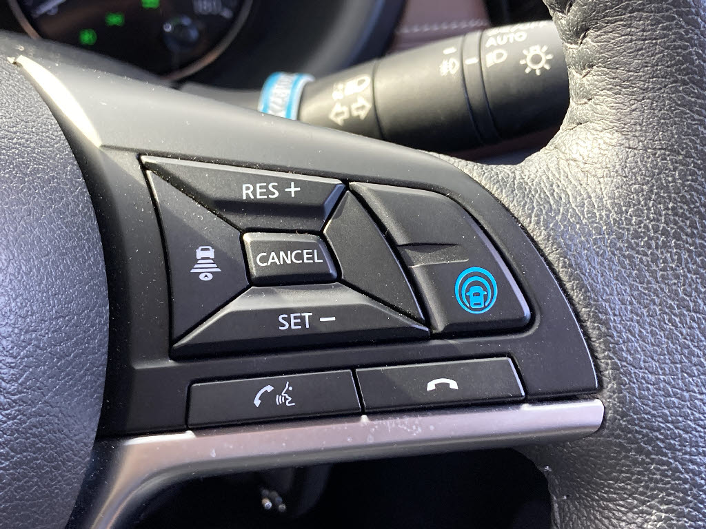 ニッサン キックス eﾊﾟﾜｰ X FOUR ｽﾀｲﾙｴﾃﾞｨｼｮﾝ