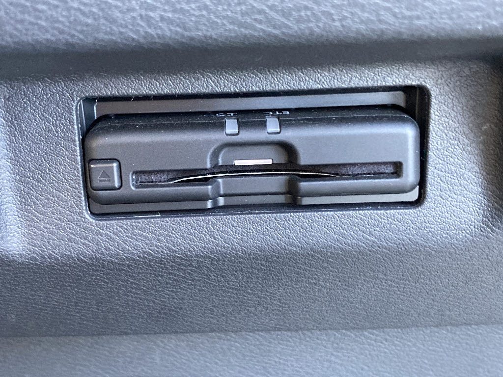 ニッサン キックス eﾊﾟﾜｰ X FOUR ｽﾀｲﾙｴﾃﾞｨｼｮﾝ