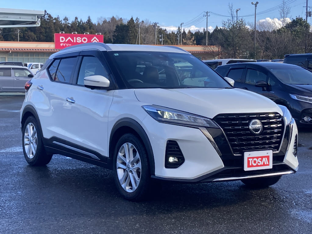 ニッサン キックス eﾊﾟﾜｰ X FOUR ｽﾀｲﾙｴﾃﾞｨｼｮﾝ