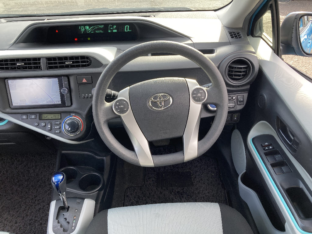 トヨタ アクア S