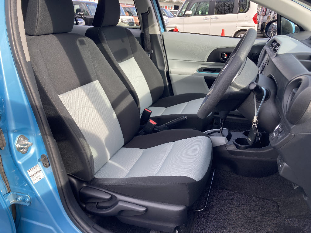 トヨタ アクア S